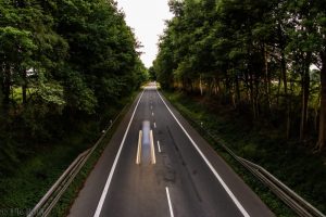 Bewegungsunscharfes Auto