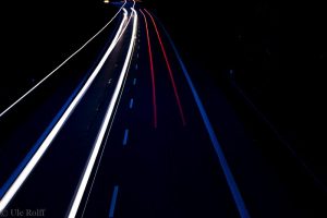 Lichtspuren in der Nacht