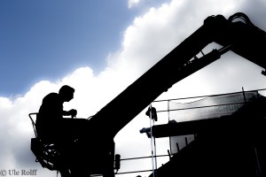 Kranfahrer im Gegenlicht